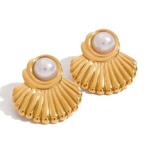 NWOT Anthropologie Pearl  Seashell Earrings
